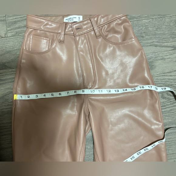Abercrombie & Fitch faux leather pants - Picture 5 of 8